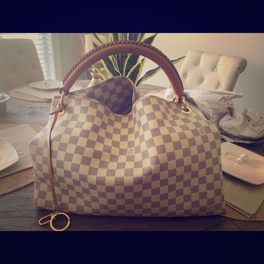 ❌SOLD❌ Louis Vuitton Artsy MM Damier Azur